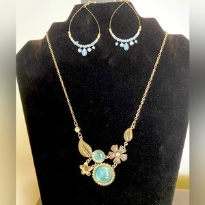 Adorable Blue necklace & matching earrings!